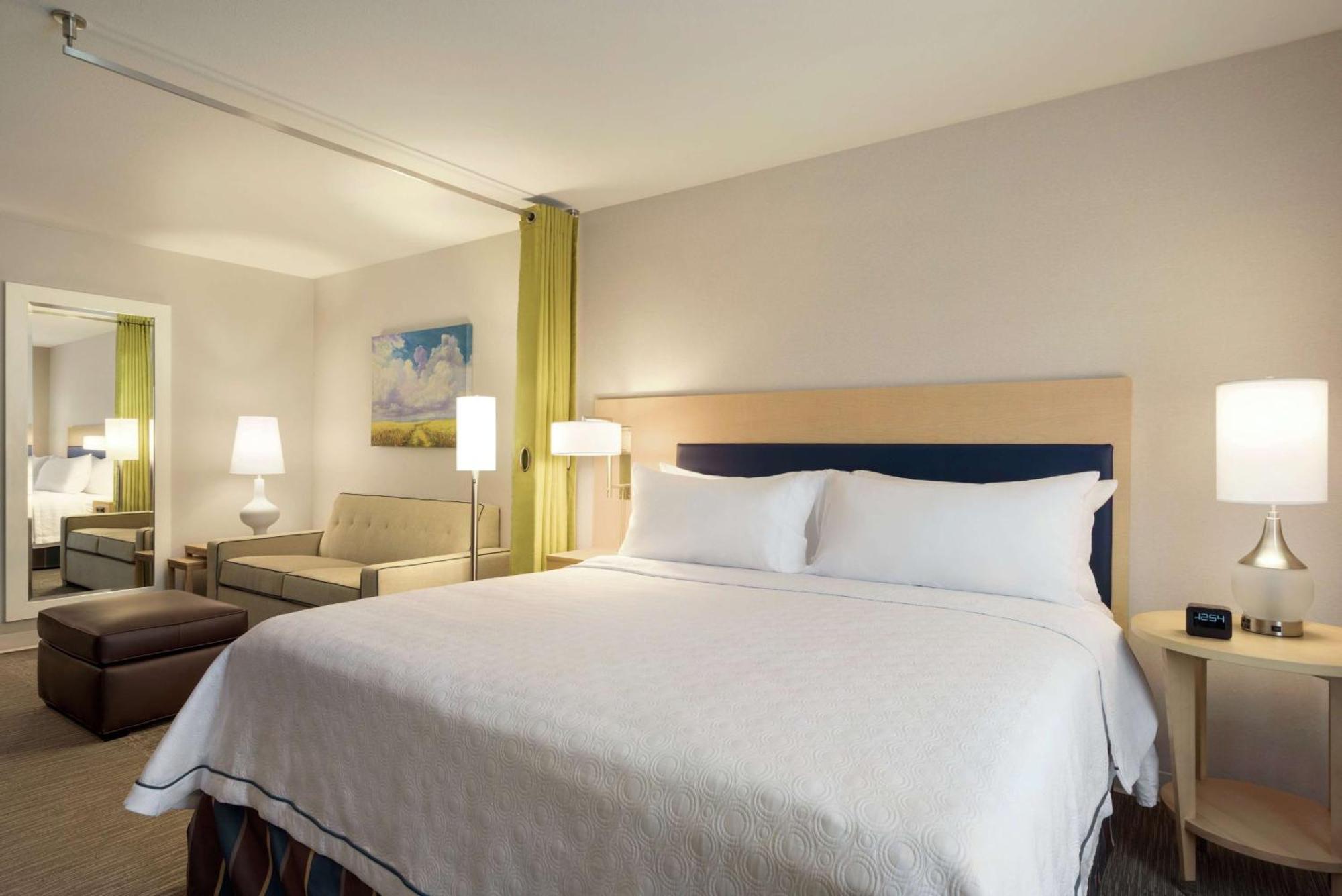 Hotel Home2 By Hilton Downtown 3*